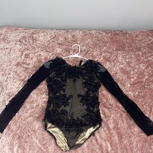 Dance leotard with mesh sleeves